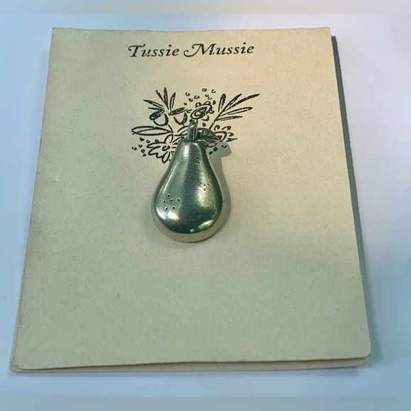 Brand New Old Stock Pear Shaped Lead Free Pewter Tussie Mussie Posy Holder Pin - Picture 3 of 15